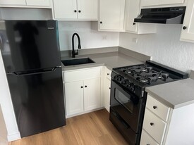 108 Sycamore St in Santa Cruz, CA - Building Photo