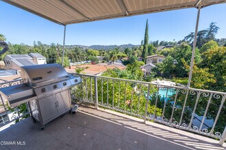 5042 Llano Dr in Los Angeles, CA - Building Photo - Building Photo