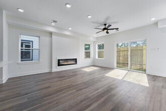 855 S Victory Dr in Houston, TX - Building Photo - Building Photo