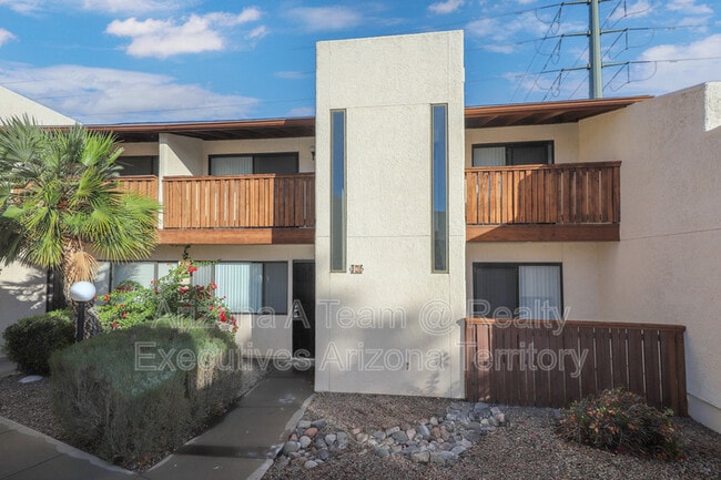 9420 E Speedway Blvd in Tucson, AZ - Building Photo - Building Photo