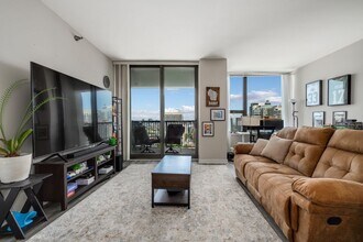 501 N Clinton St in Chicago, IL - Building Photo - Building Photo