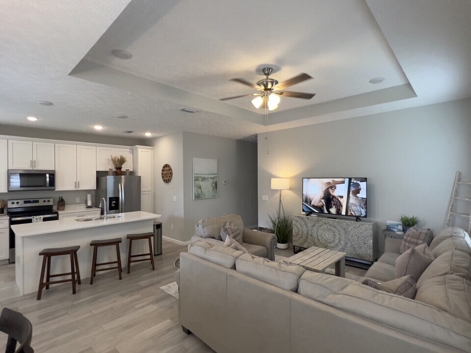 304 La Paloma Pl in Panama City Beach, FL - Building Photo