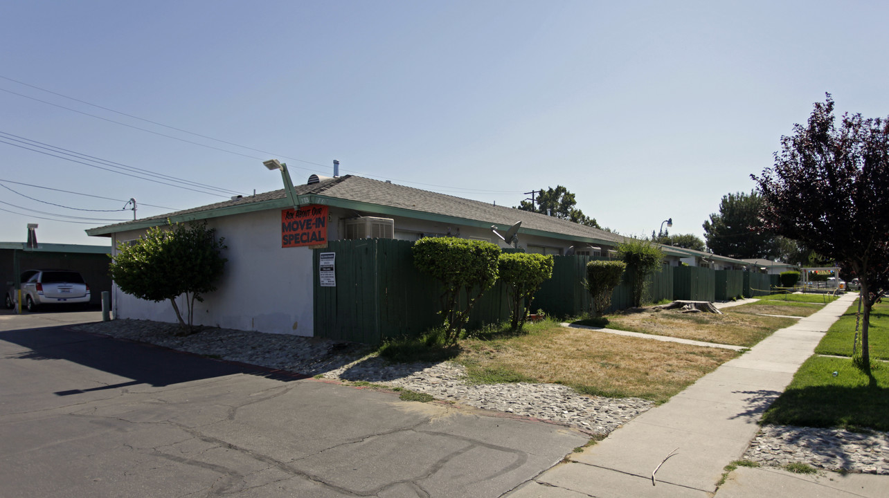 NorthPoint Apartments in Rialto, CA - Building Photo