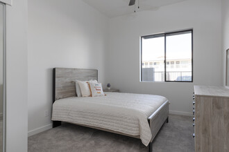 Apache Rock Apartments in Tempe, AZ - Building Photo - Interior Photo