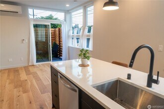 4320A Wallingford Ave N in Seattle, WA - Building Photo - Building Photo