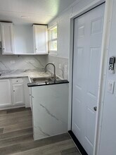 8210 SW 31st St, Unit 1 in Miami, FL - Building Photo - Building Photo
