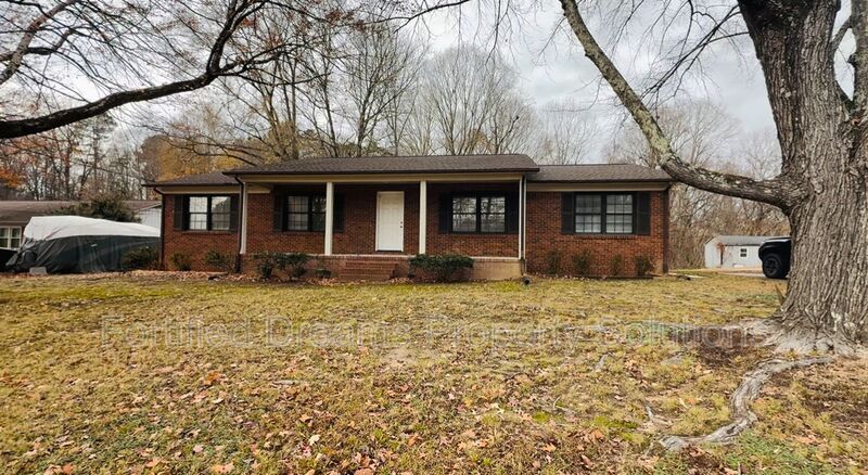 2732 Knob Hill Dr in Clemmons, NC - Building Photo