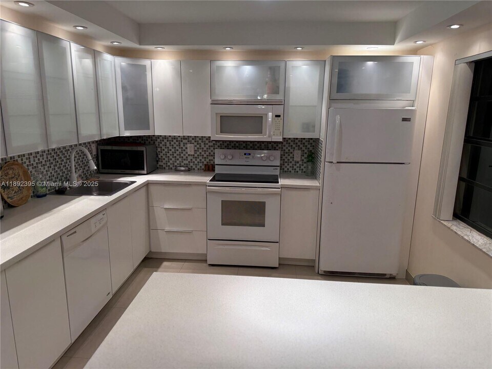 75 Capri B in Delray Beach, FL - Building Photo