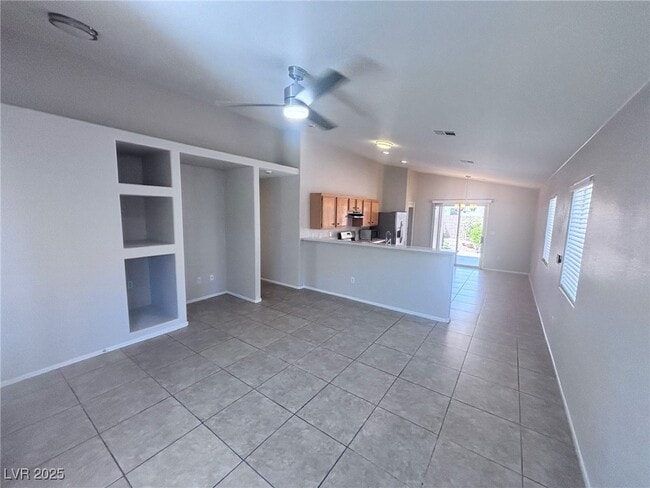 4912 Whispering Spring Ave in Las Vegas, NV - Building Photo - Building Photo