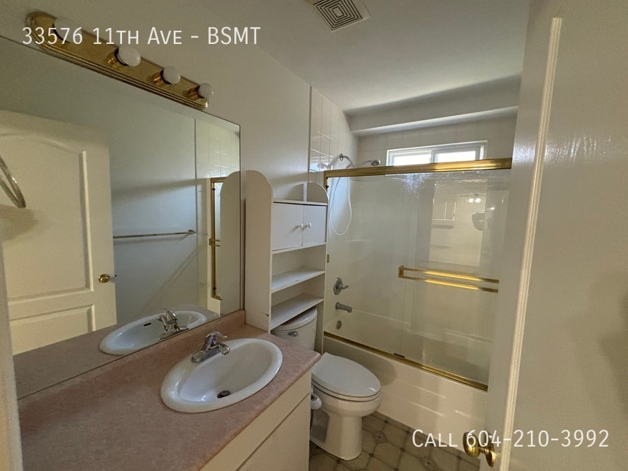 33576 11 Ave in Mission, BC - Building Photo