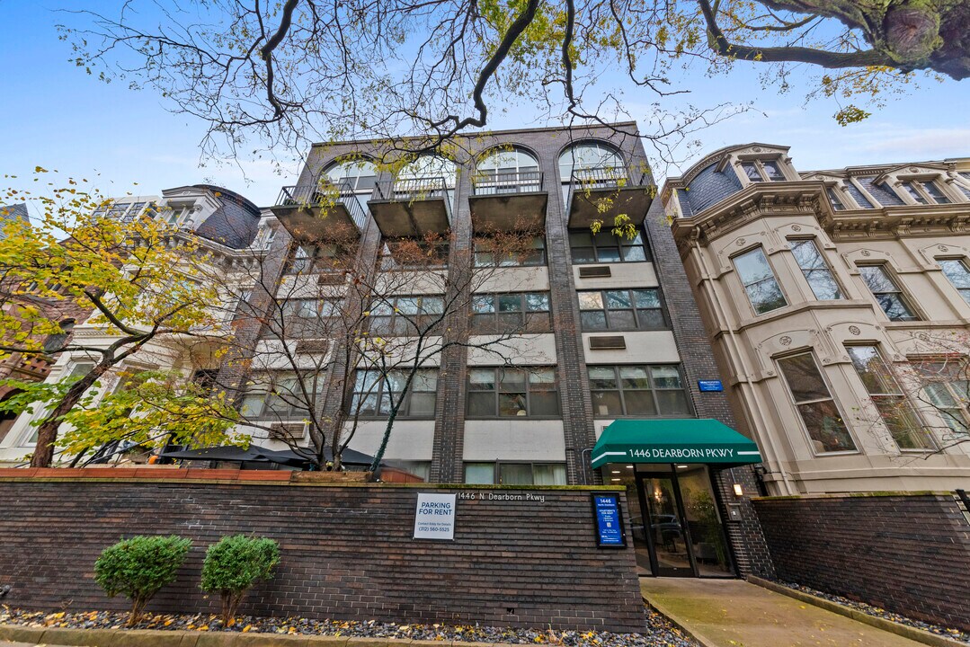 1446 N Dearborn St in Chicago, IL - Building Photo