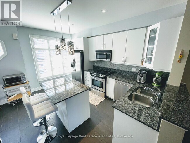 56 Lobo Mews in Toronto, ON - Building Photo - Building Photo