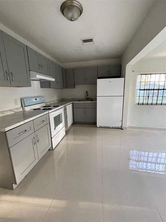 9538 Little River Blvd in Miami, FL - Building Photo