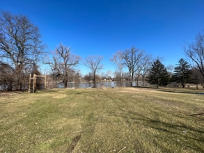 3042 S Custer Rd in Monroe, MI - Foto de edificio - Building Photo