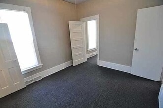4919 Leighton Ave in Lincoln, NE - Building Photo - Building Photo