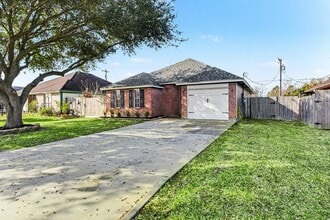 2705 Clara Ln in Texas City, TX - Building Photo - Building Photo