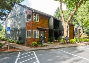 Martinazzi Village in Tualatin, OR - Foto de edificio - Building Photo