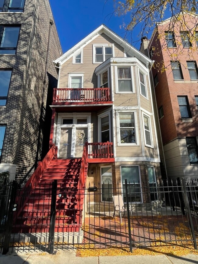 property at 3233 N Wilton Ave