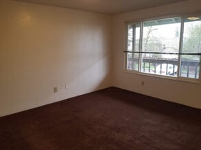 Pine Ridge Apartments in Eugene, OR - Foto de edificio - Interior Photo