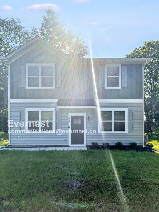 103 Webb St in Mount Holly, NC - Building Photo