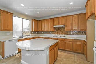 5205 Blossom Ranch Dr in Elk Grove, CA - Foto de edificio - Building Photo