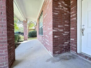 2211 Highland Crossing Dr in Conroe, TX - Building Photo - Building Photo