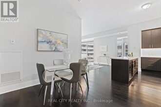 29 Queens Quay E in Toronto, ON - Building Photo - Building Photo