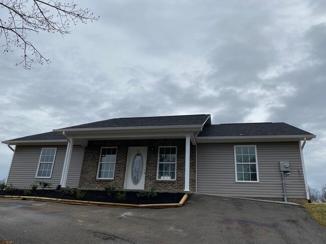 property at 906 Red Oak Ln