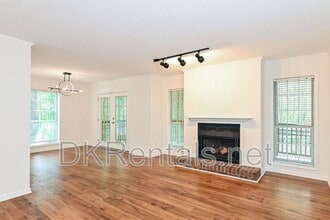 201 Lenox Way NE in Atlanta, GA - Building Photo - Building Photo