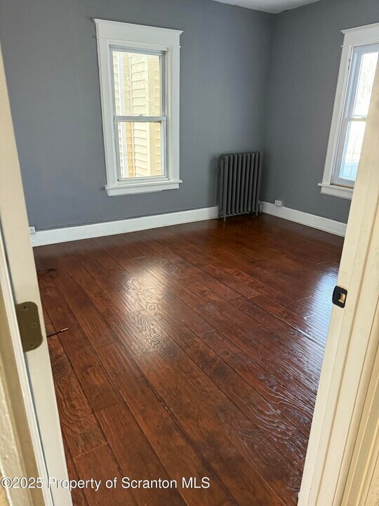 834 Monroe Ave in Scranton, PA - Building Photo