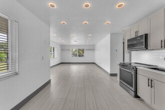 48 SW 13th St, Unit 48 in Dania Beach, FL - Building Photo - Building Photo