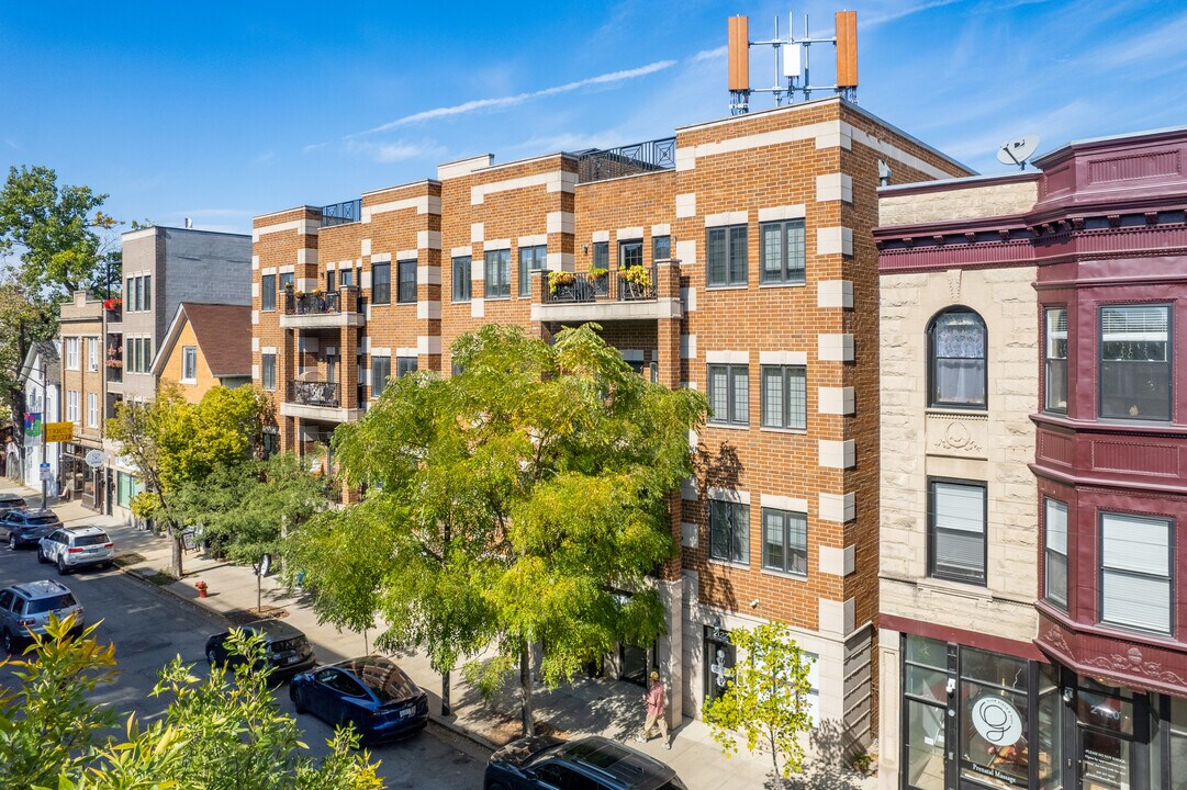 2122-2124 W Belmont Ave in Chicago, IL - Foto de edificio