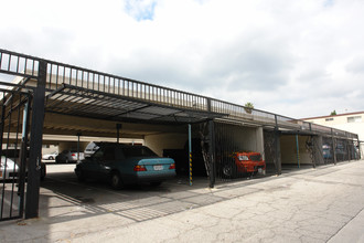 Collins Apartments in Tarzana, CA - Building Photo - Building Photo