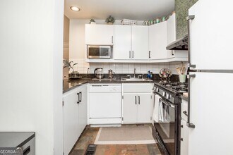 952 Myrtle St NE in Atlanta, GA - Foto de edificio - Building Photo