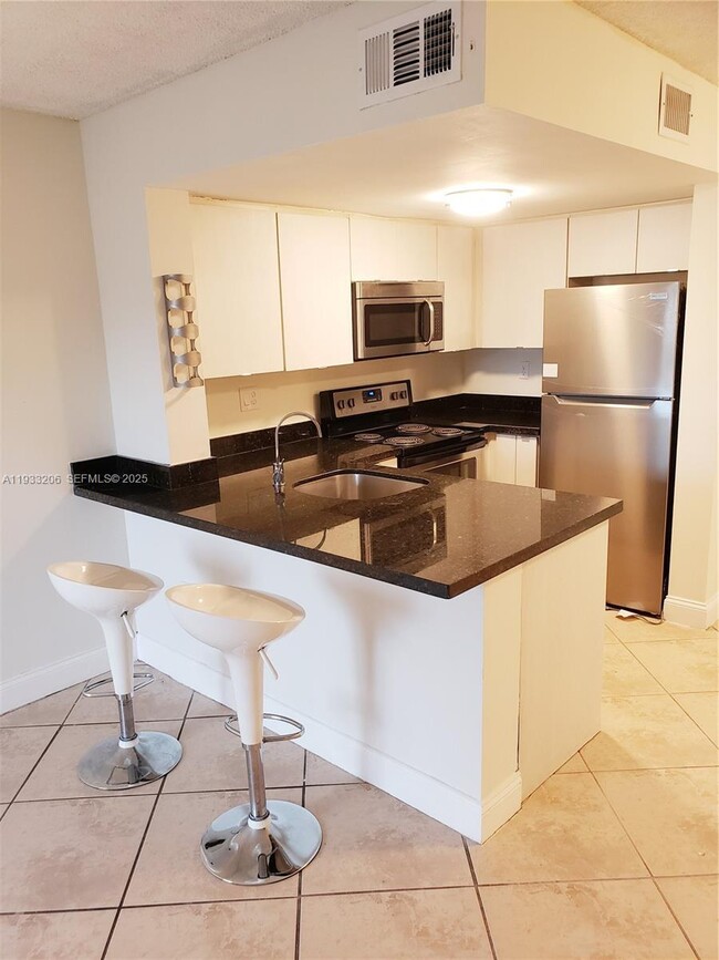 8660 NW 5th Terrace in Miami, FL - Building Photo - Building Photo