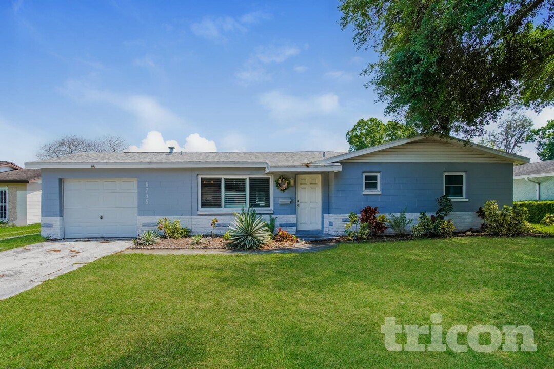 6735 23rd St N in St. Petersburg, FL - Building Photo