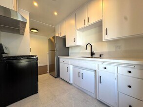 1020 N Edinburgh Ave in West Hollywood, CA - Building Photo - Building Photo