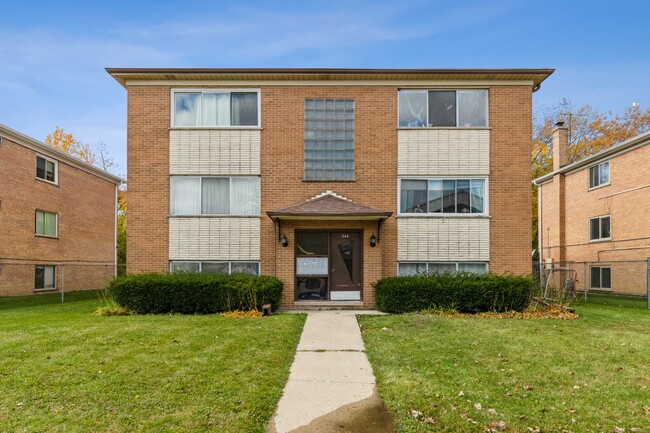 344 Oakwood Ave in Waukegan, IL - Building Photo - Building Photo