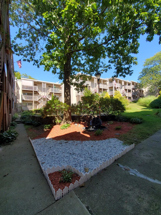 Courtview Square Apartments in New London, CT - Foto de edificio