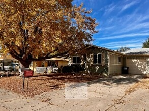 1854 Saratoga Dr in Colorado Springs, CO - Building Photo - Building Photo