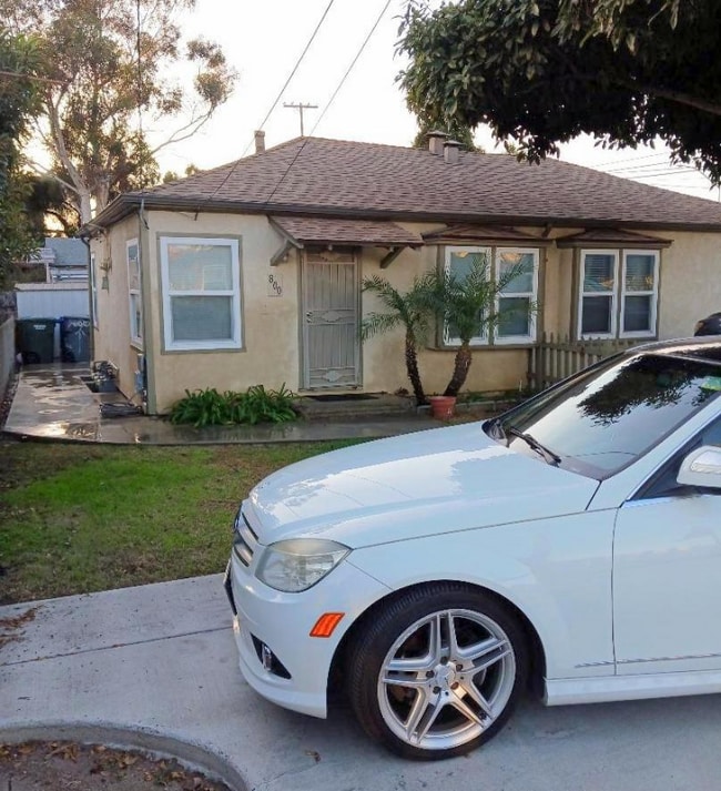 property at 800 Paradise Dr