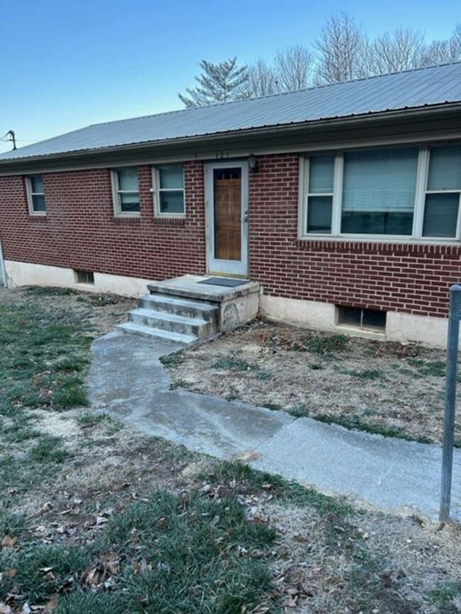 property at 121 River Rd