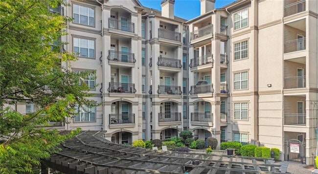 2910 Clairmont Rd in Atlanta, GA - Building Photo - Building Photo