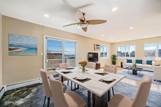 4 Bay Pl in Lindenhurst, NY - Foto de edificio - Building Photo