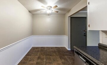 2811 Pembroke Ln in St. Joseph, MO - Building Photo - Building Photo