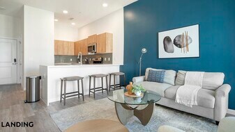 5256 International Dr, Unit 476 in Orlando, FL - Building Photo