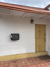 3131 W 16th Ave in Hialeah, FL - Foto de edificio - Building Photo
