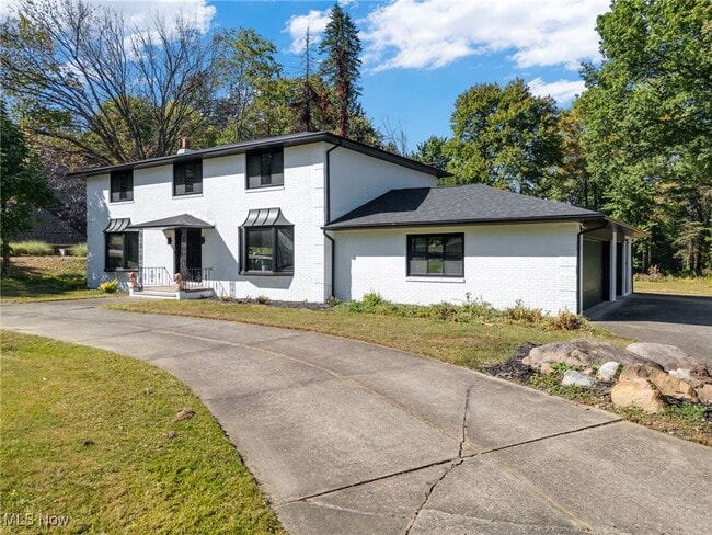 6713 Farview Rd in Brecksville, OH - Foto de edificio - Building Photo