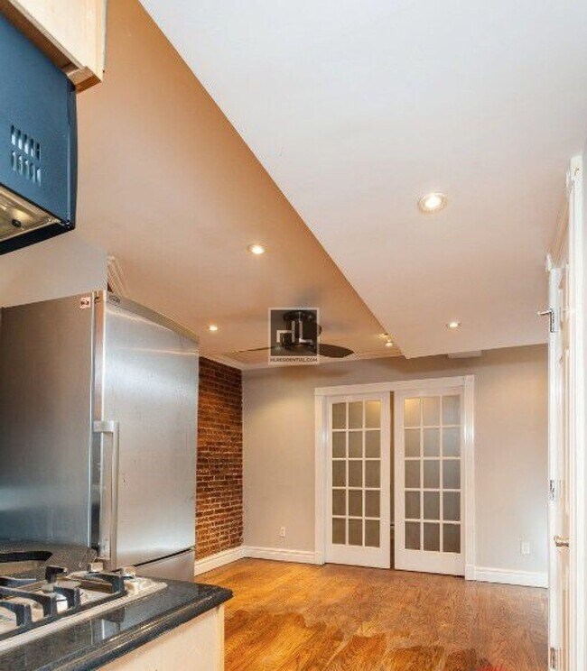 East 25th Street in New York, NY - Building Photo - Building Photo