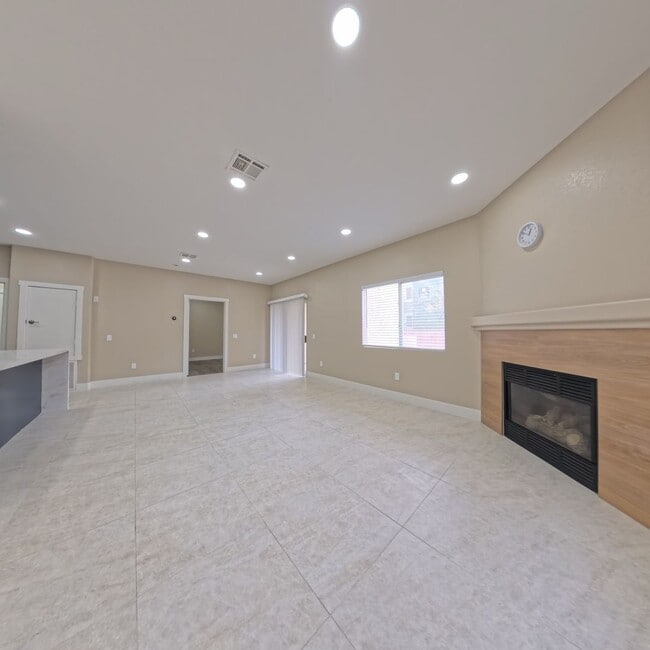 8725 W Flamingo Rd in Las Vegas, NV - Foto de edificio - Building Photo